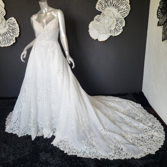 NWT~$2899~CALLA BLANCHE~8/10~IVORY LACE EMBROIDERED BALL GOWN WEDDING DRESS - Picture 2 of 16